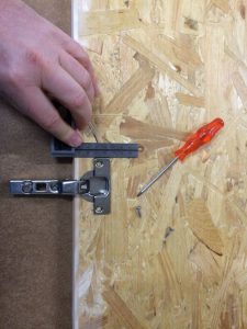 Schrankbau im System32 - Teil 5 Topfscharniere