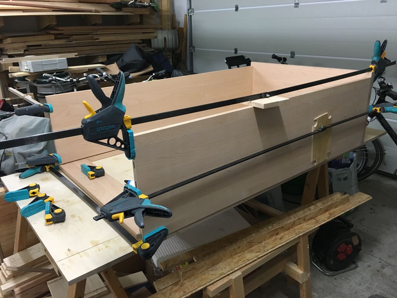 Hängeschrank mit Glastüren - Teil 2 Korpus