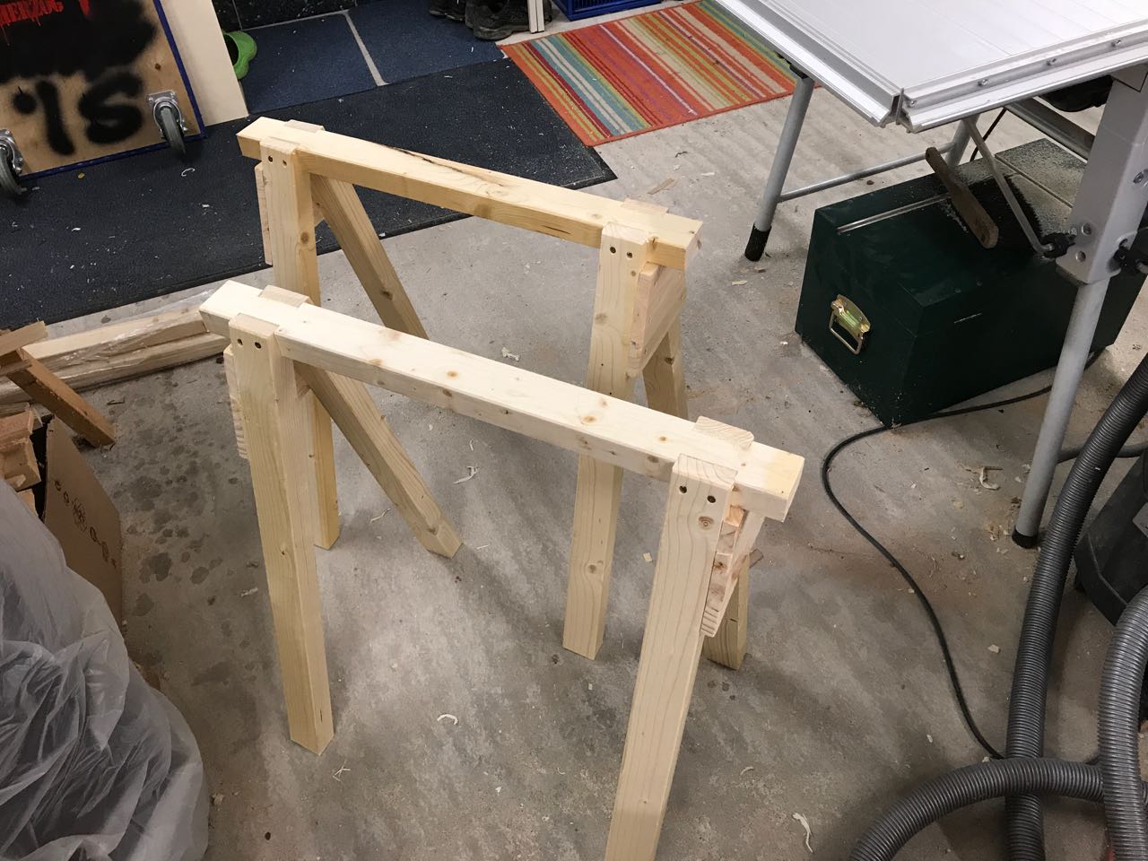 Stabiler Arbeitsbock selbst gebaut - Holz und Leim