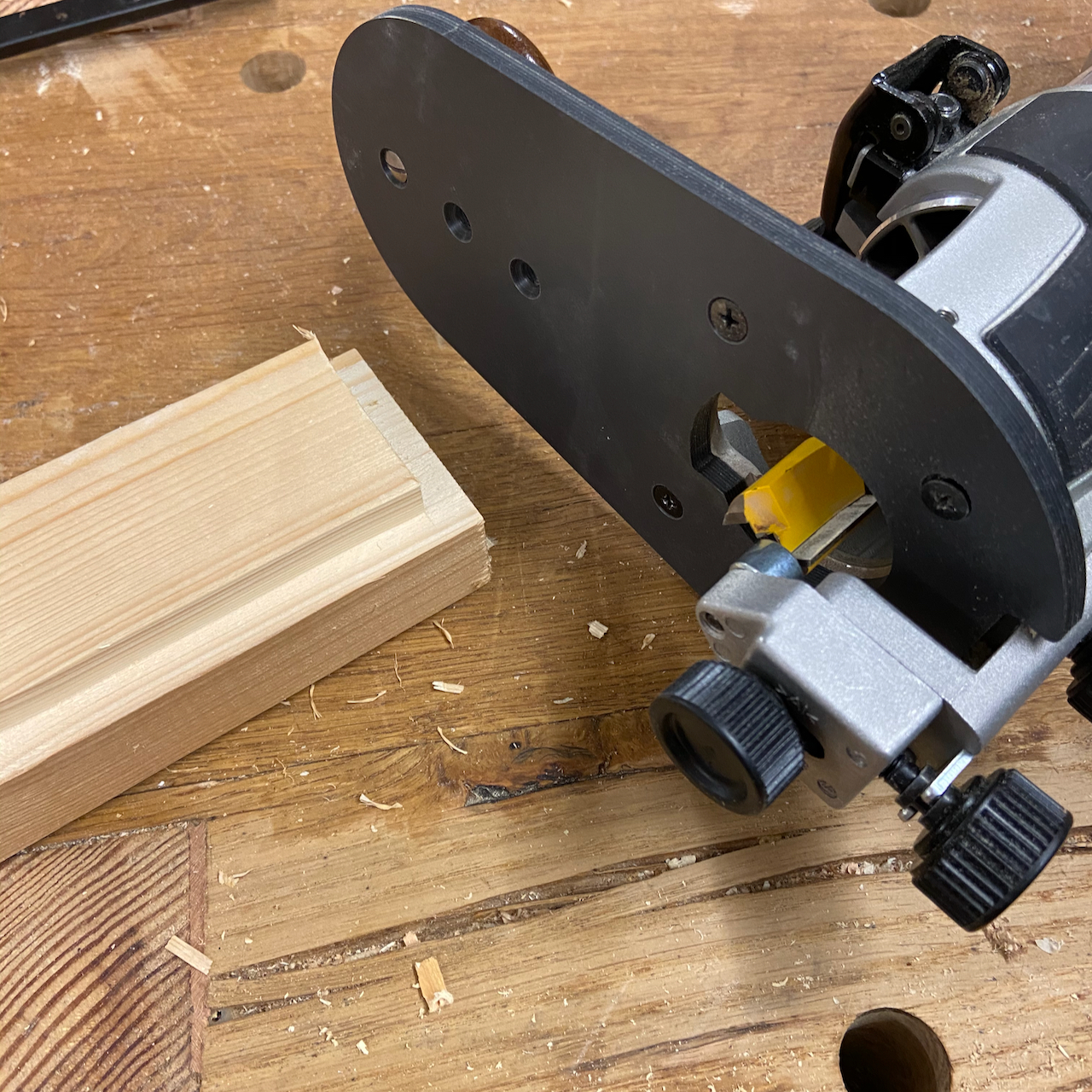 Makita Grundplatte Kantenfräse 196612-6 - Ronde Basis Voor RT0700C En DRT50 Routers, Met Diepte-instelling